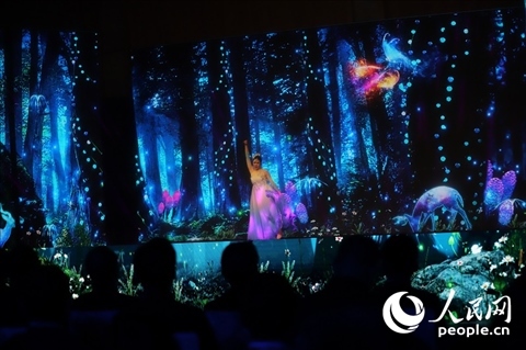 原創(chuàng)舞蹈《萬物有靈》。人民網(wǎng)記者 李發(fā)興攝