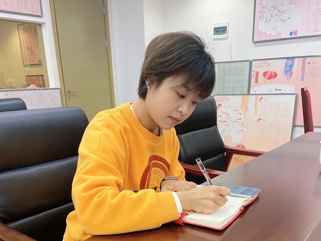 武麗潔在工作中。新華社發(fā)