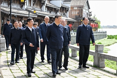 △2024年3月18日至21日，習(xí)近平總書記在湖南考察。這是19日上午，總書記在常德河街考察。