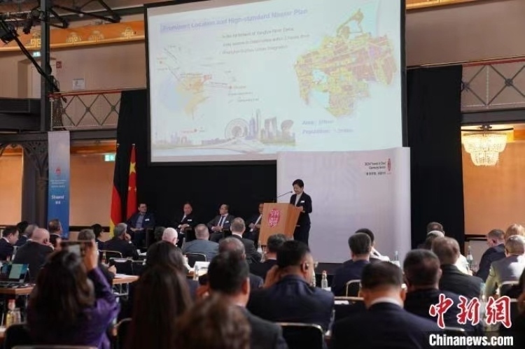 當(dāng)?shù)貢r(shí)間4月5日，由中國(guó)商務(wù)部主辦的“投資中國(guó)”德國(guó)專(zhuān)場(chǎng)推介活動(dòng)在斯圖加特市舉行。中新社記者 馬秀秀 攝