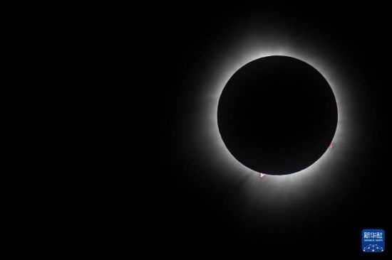這是4月8日在美國紐約州普拉茨堡拍攝的日全食景觀。新華社發(fā)（文森特·約翰遜攝）