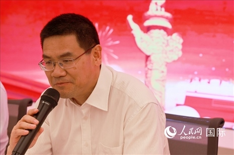 北京海外聯(lián)誼會(huì)會(huì)長楊晉柏在座談會(huì)上致辭。人民網(wǎng)記者 陳海琪攝