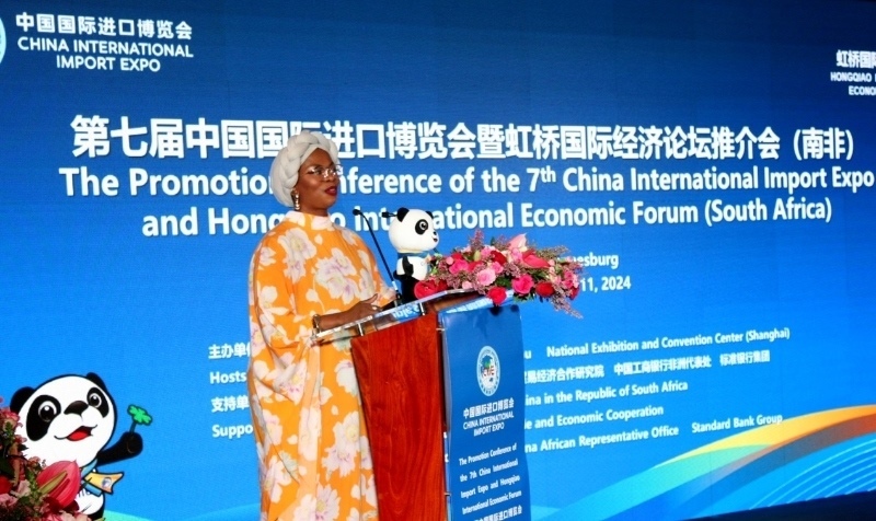 南非貿(mào)易、工業(yè)和競爭部出口促進司副總司長馬塔博格致辭。（圖片來源：中國國際進口博覽會官微）