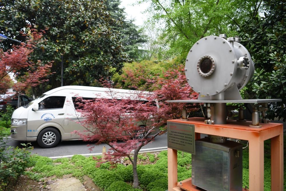 2024年4月6日，在位于安徽合肥的中國科學技術(shù)大學，自主研制的原位實驗裝置準備運往上海光源開展實驗。