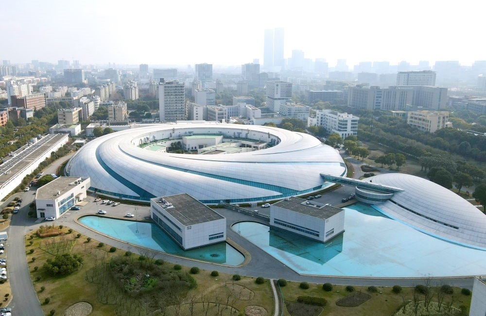 空中俯瞰位于上海張江科學城的上海光源（2024年2月27日攝，無人機照片）。