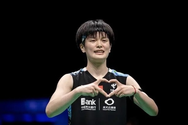 4月14日，王祉怡在奪冠后慶祝。新華社記者 江漢攝