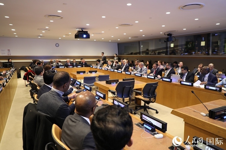 40多國常駐代表、副代表以及聯(lián)合國工發(fā)組織、糧農(nóng)組織、區(qū)域經(jīng)委會(huì)、南南合作辦公室等聯(lián)合國機(jī)構(gòu)官員等100多人參加全球發(fā)展倡議之友小組高級(jí)別會(huì)議。 人民網(wǎng)記者 李志偉攝