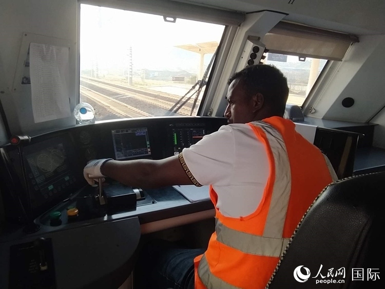 火車司機(jī)索博卡。人民網(wǎng)記者 黃培昭攝