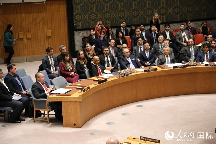 4月18日，安理會(huì)投票現(xiàn)場(chǎng)，12個(gè)成員投贊成票。 人民網(wǎng)記者 李志偉攝