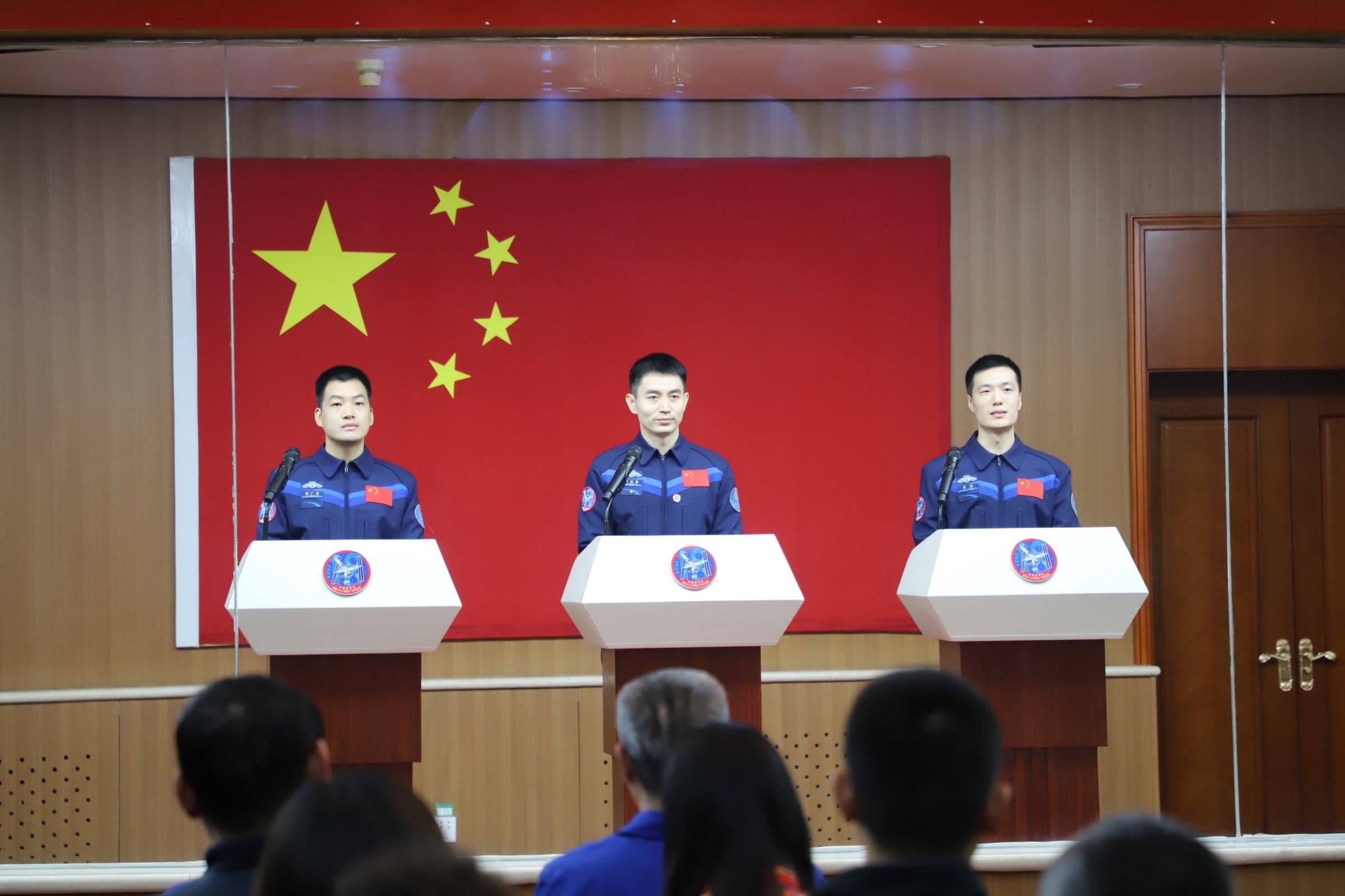 神舟十八號(hào)航天員與中外媒體記者集體見(jiàn)面。人民網(wǎng)記者 黃帆攝