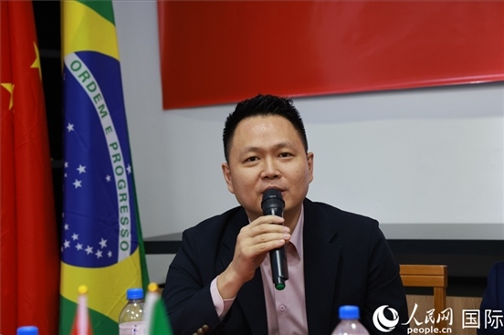 中國駐里約熱內(nèi)盧總領(lǐng)館副總領(lǐng)事王尉育在座談會上致辭。人民網(wǎng)記者 陳海琪攝