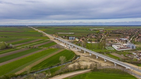 匈塞鐵路塞爾維亞境內(nèi)。中國(guó)鐵路國(guó)際有限公司供圖