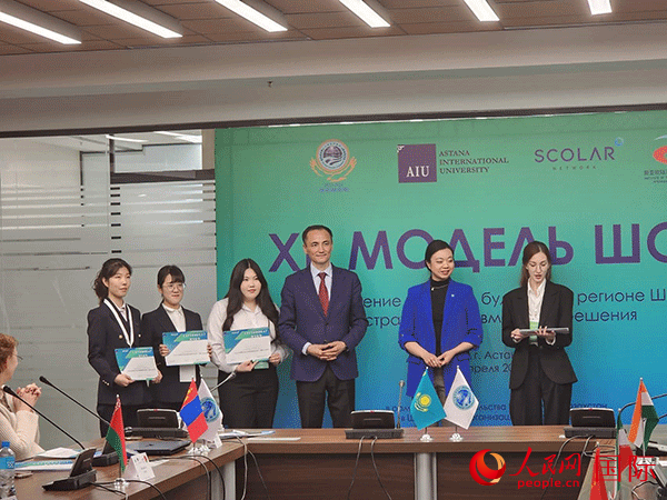 中國代表榮獲“最佳代表”獎。人民網記者 李強攝