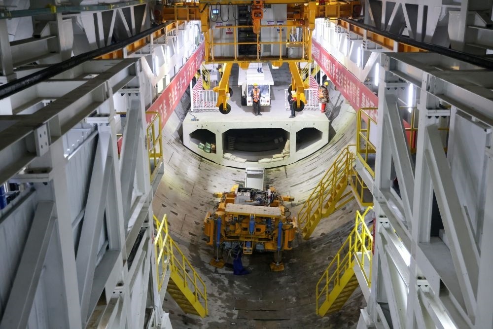 2024年2月16日，中鐵十四局集團(tuán)的建設(shè)者在京唐城際鐵路運(yùn)潮減河隧道施工。新華社記者 邢廣利 攝