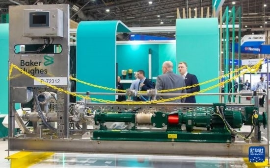 這是5月6日在美國(guó)休斯敦國(guó)際海洋油氣技術(shù)大會(huì)及設(shè)備展上拍攝的展示的裝備。新華社發(fā)（勞承躍攝）