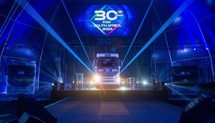 新一代旗艦車型JH6 550馬力牽引亮相。圖片來源：一汽解放