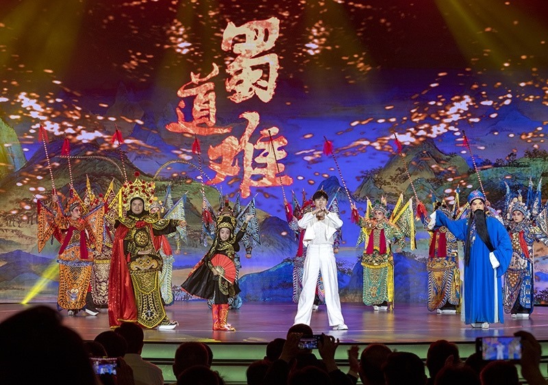 2023年10月13日，成都，“把青春華章寫在祖國大地上”大思政課網(wǎng)絡(luò)主題宣傳和互動(dòng)引導(dǎo)活動(dòng)在四川大學(xué)舉行。