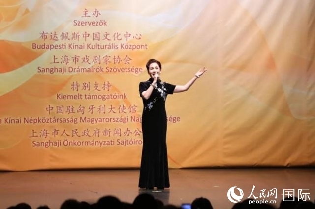 “玉蘭花開·魅力上?！弊哌M(jìn)布達(dá)佩斯。葉辰亮攝