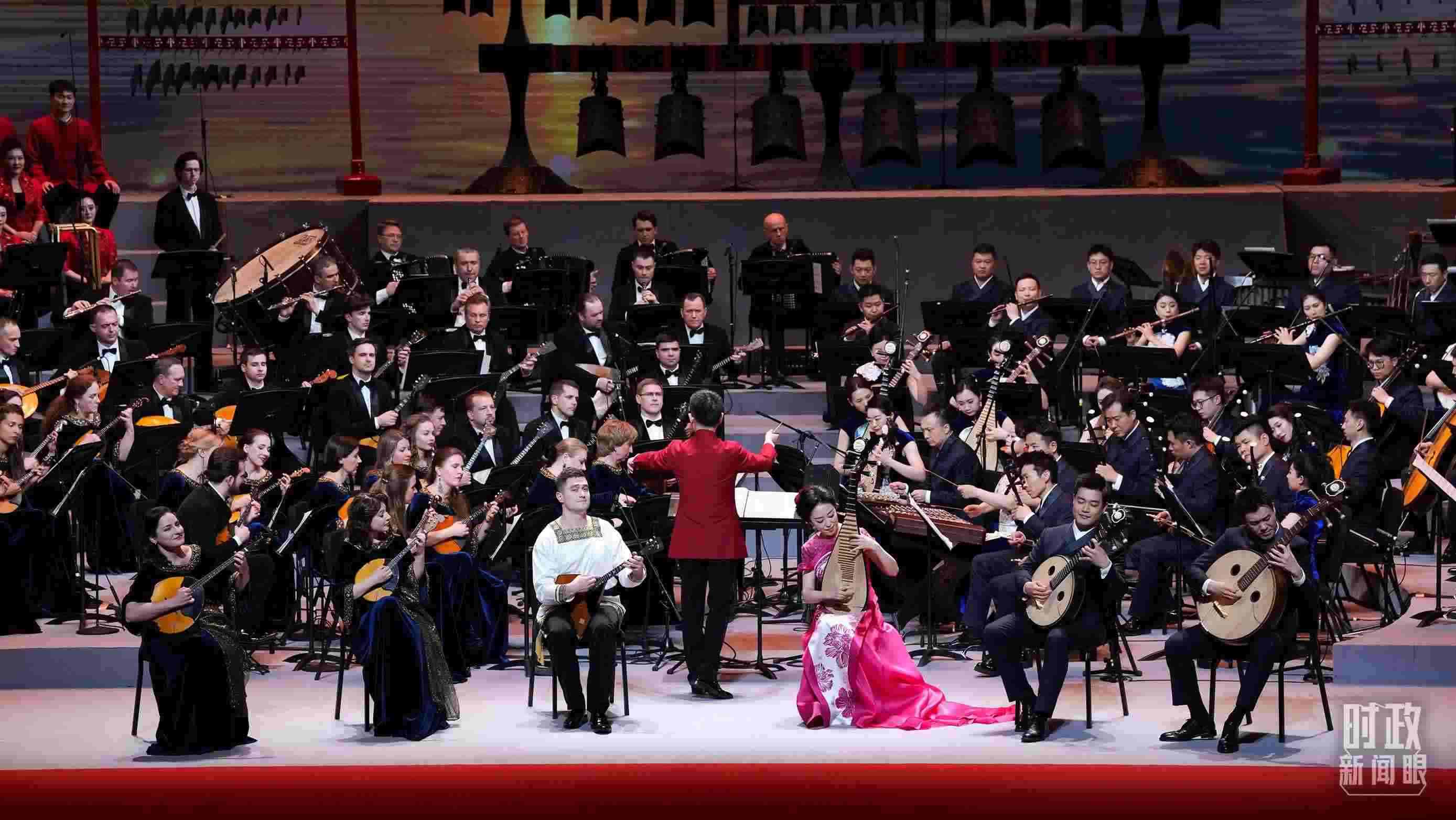 △前來參加音樂會的中俄藝術(shù)家匯聚一堂。（總臺央視記者李增仁、國廣記者李晉拍攝）