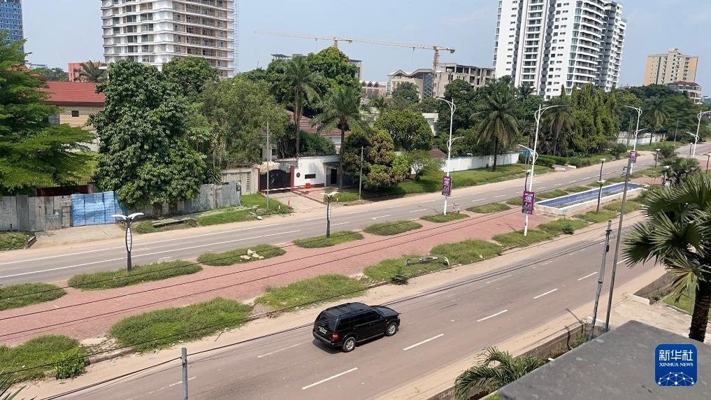 這是5月19日在剛果（金）首都金沙薩拍攝的街景（手機(jī)照片）。新華社發(fā)