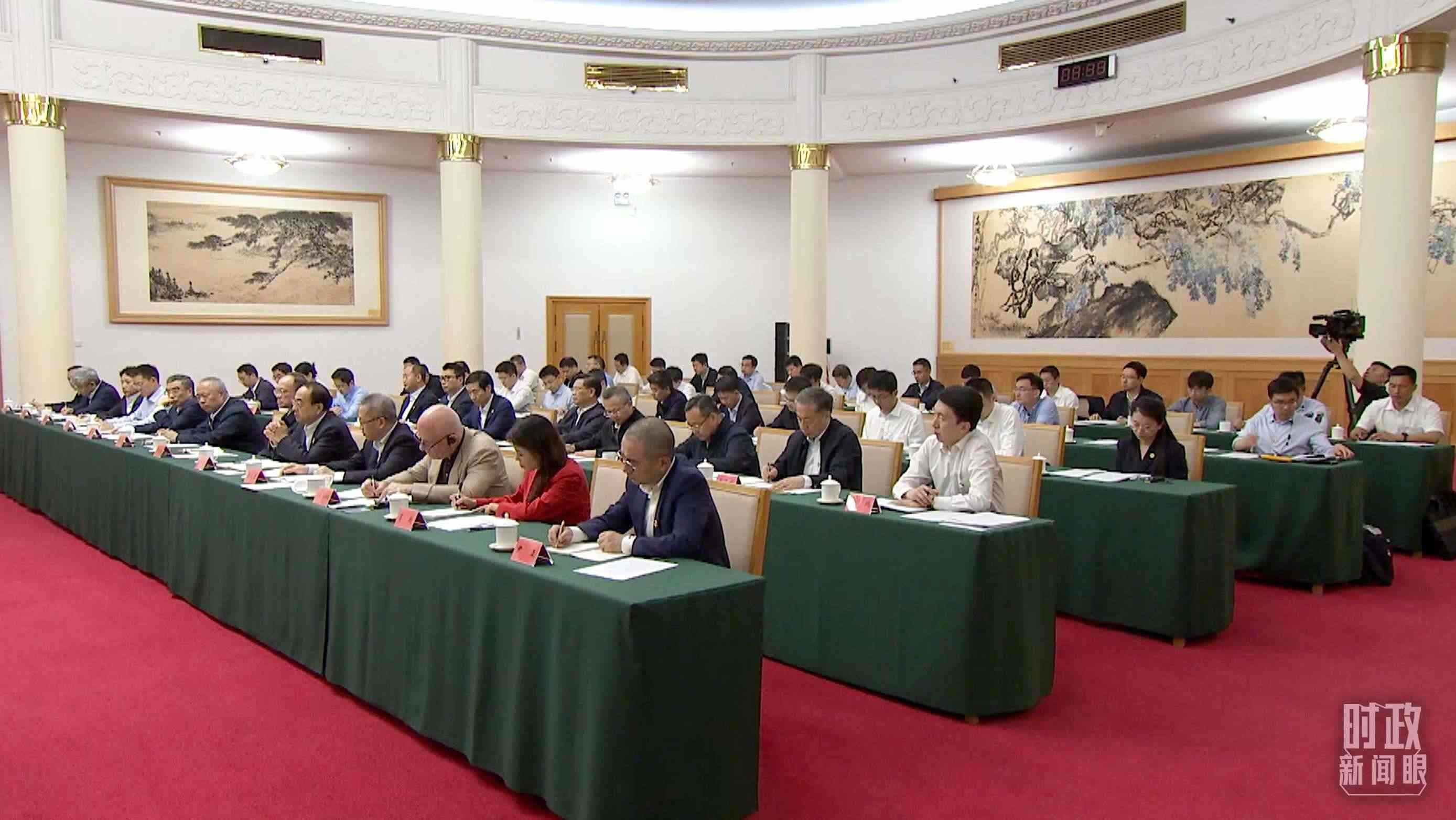 企業(yè)和專家座談會現(xiàn)場。