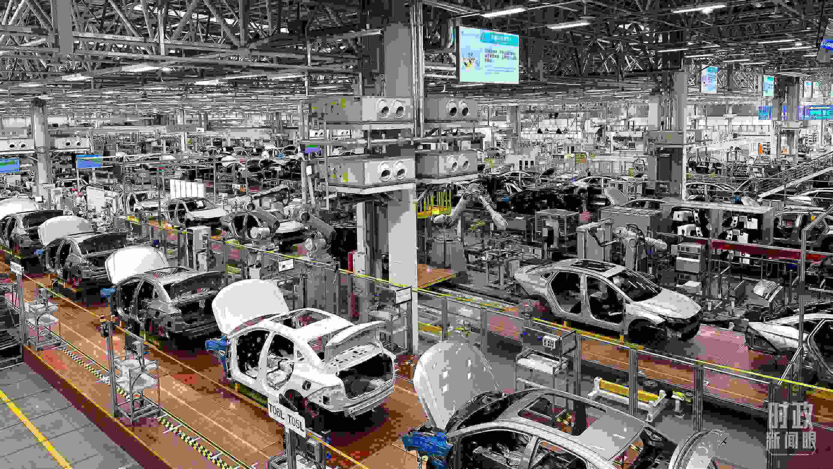 廣州廣汽埃安總裝車間智能生產(chǎn)線。2023年4月，習(xí)近平曾到這里考察。（總臺央視記者趙化拍攝）