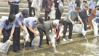 庭審后開展增殖放流。