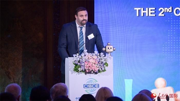 英國(guó)48家集團(tuán)俱樂部主席杰克·佩里致辭。人民網(wǎng) 郭錦標(biāo)攝