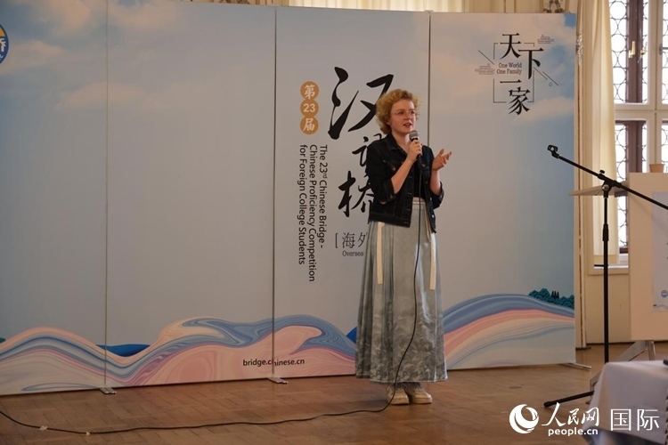 李歡欣在比賽中用中文演講。人民網(wǎng)記者 劉仲華攝