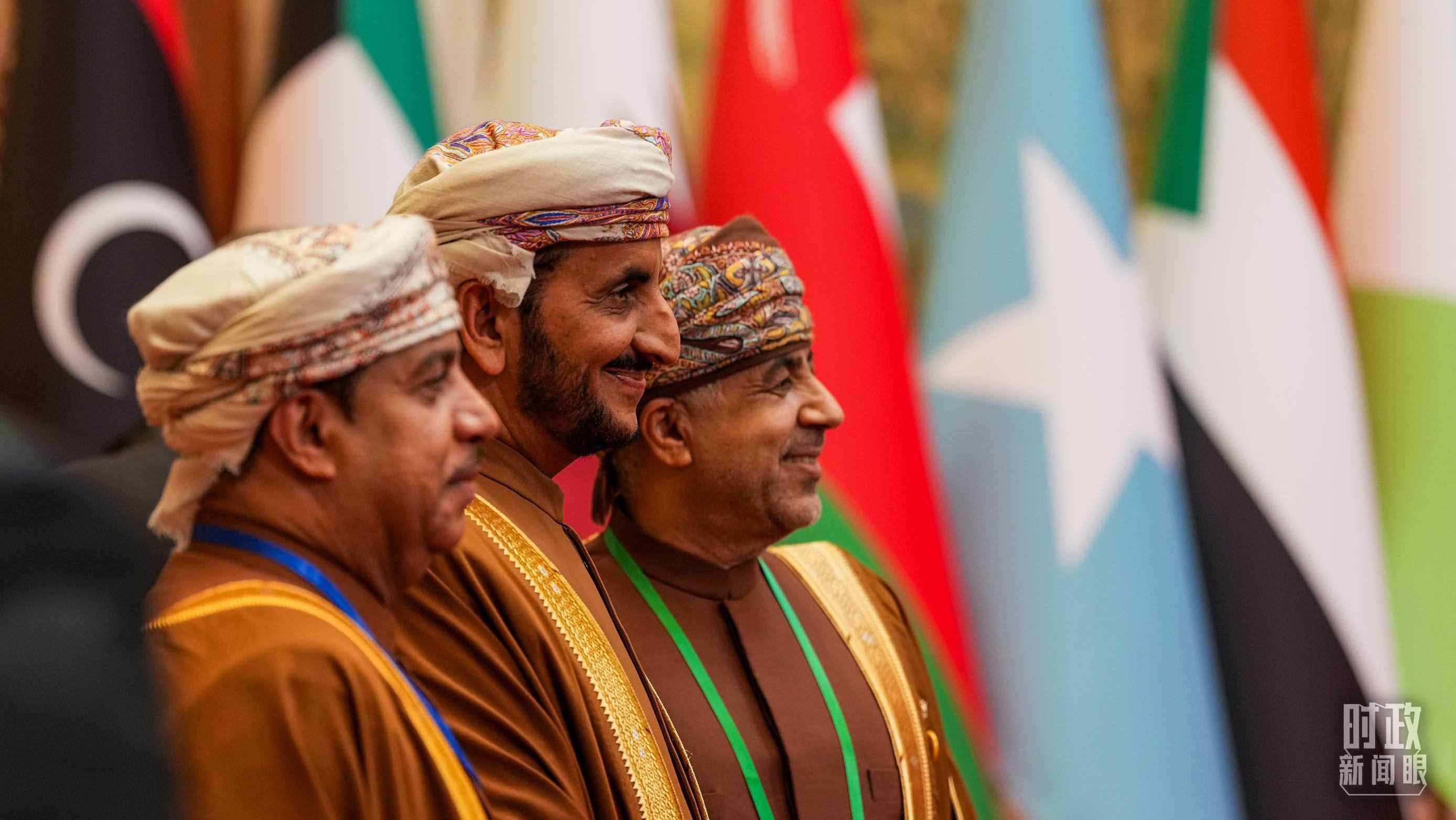 △與會(huì)代表在現(xiàn)場合影留念。（總臺(tái)國廣記者李晉拍攝）