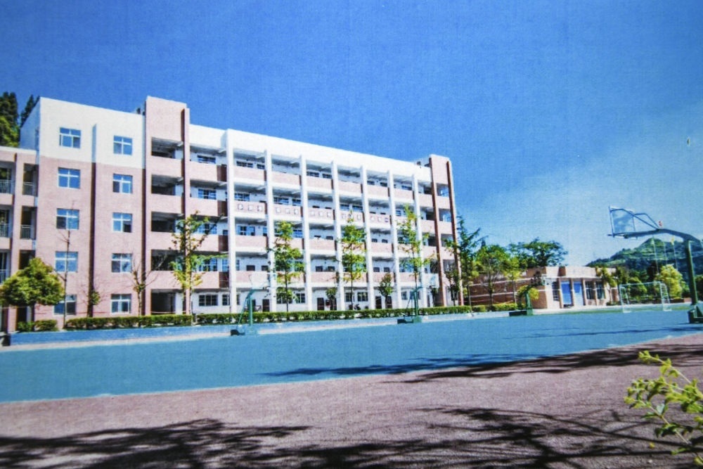 建成之初的之江小學(xué)教學(xué)樓（資料照片翻拍）。