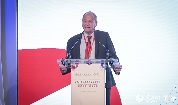 英國48家集團(tuán)俱樂部榮譽(yù)主席斯蒂芬·佩里致辭。人民網(wǎng) 郭錦標(biāo)攝