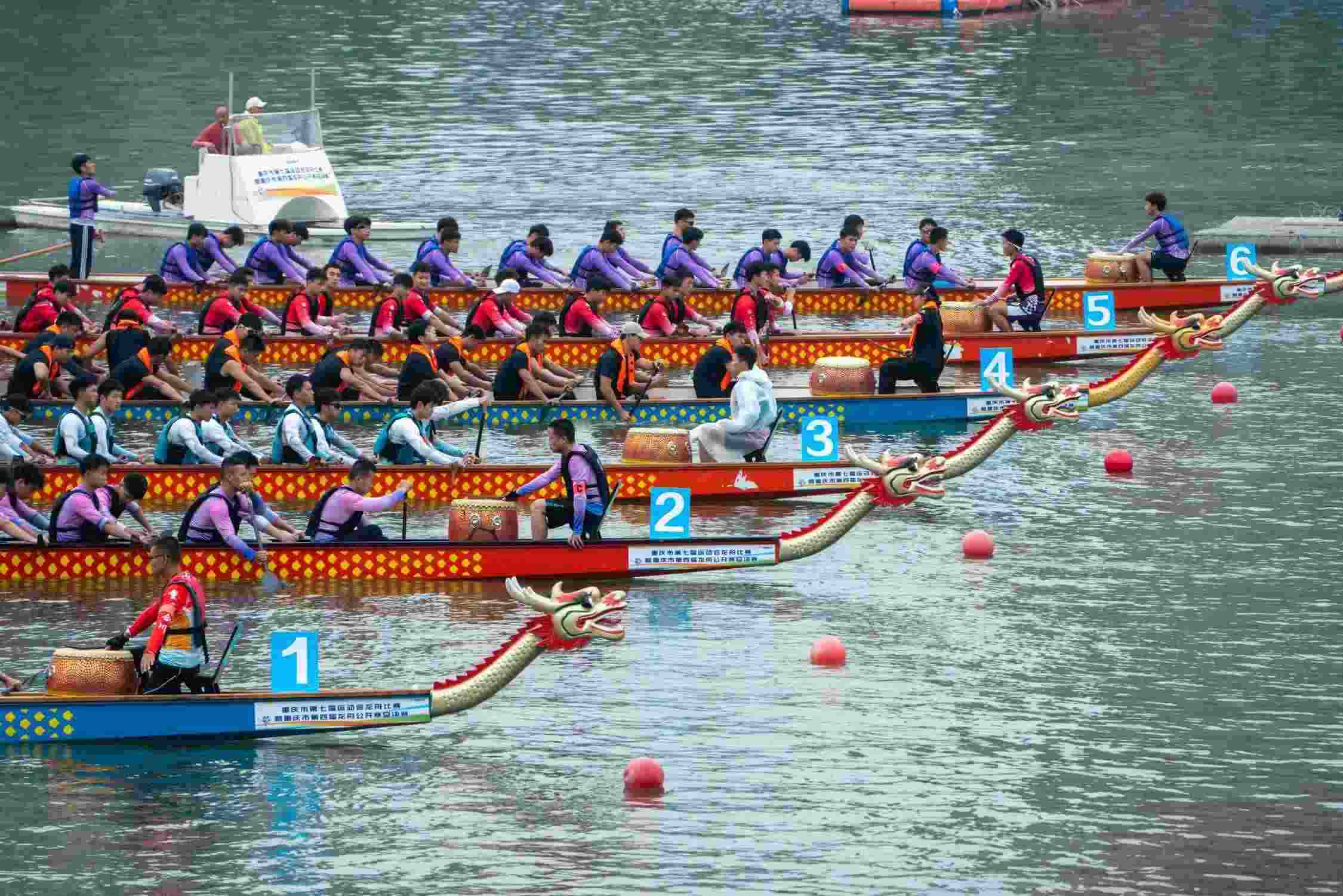 重慶:龍舟競渡迎端午 (圖片來源:視覺中國)