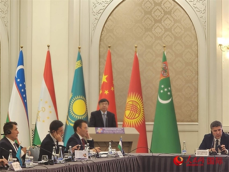 中國(guó)社會(huì)科學(xué)院俄羅斯東歐中亞研究所所長(zhǎng)孫壯志致辭。人民網(wǎng)記者 李強(qiáng)攝