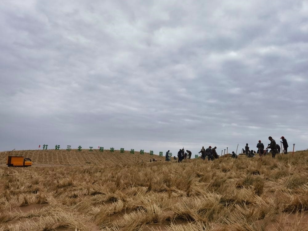 △2023年9月23日，河西走廊—塔克拉瑪干沙漠邊緣阻擊戰(zhàn)在甘肅武威市民勤縣正式啟動(dòng)。