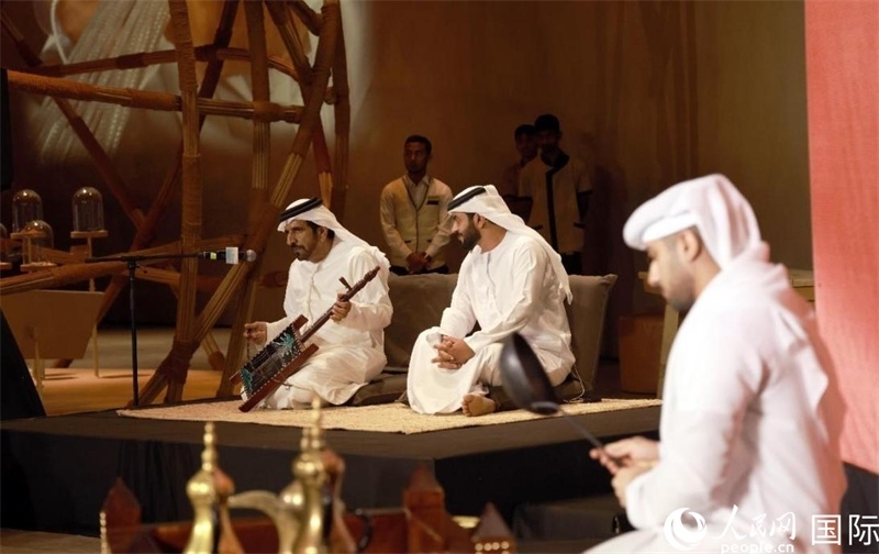 阿拉伯咖啡演示和當?shù)匚幕硌?。人民網(wǎng)記者 管克江攝