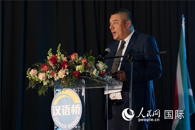 南中經(jīng)貿(mào)協(xié)會秘書長韋冬澤做主旨發(fā)言。人民日報非洲中心分社 希拉茲·莫林?jǐn)z