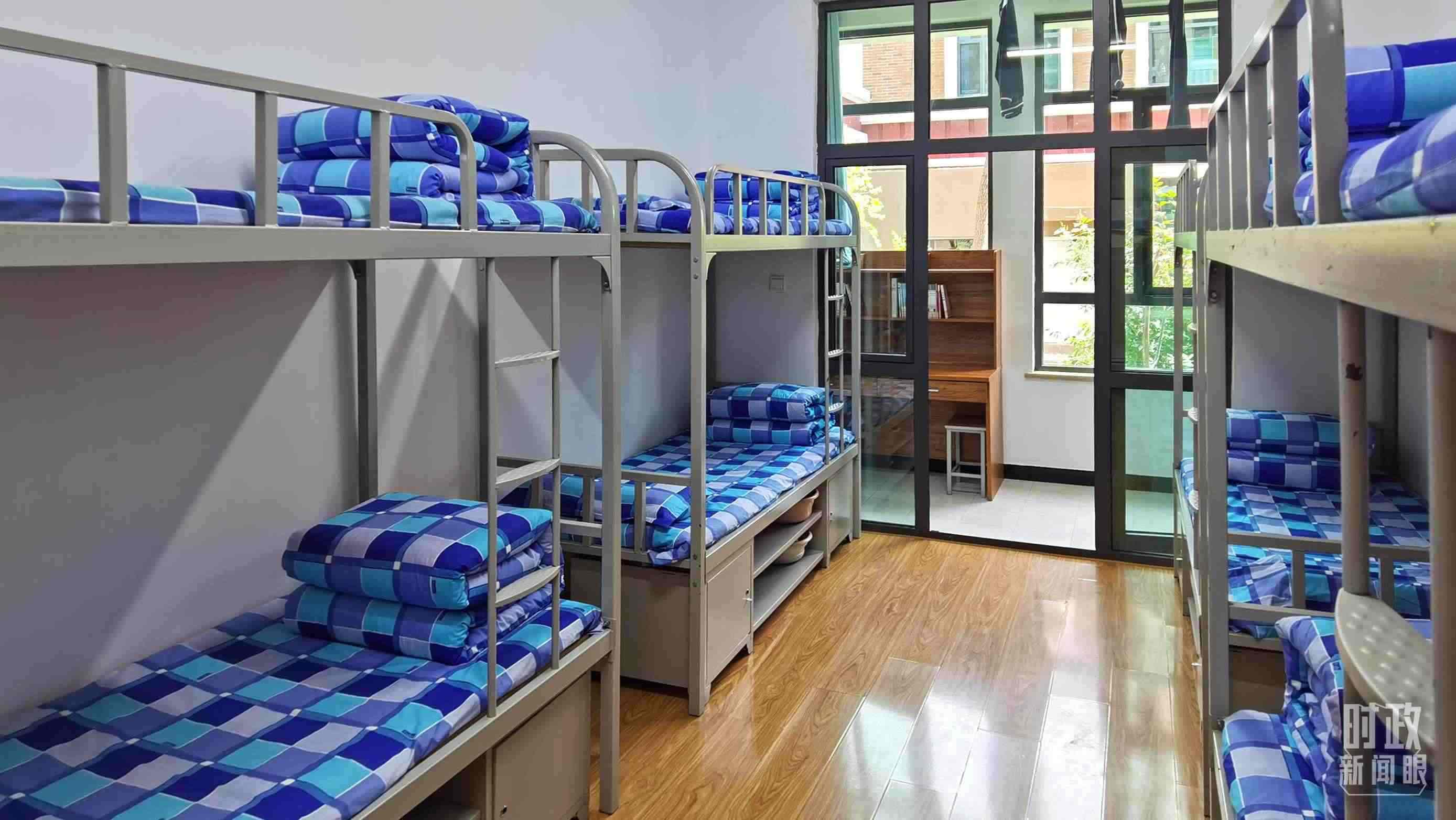 △果洛西寧民族中學(xué)宿舍樓。（總臺央視記者郭鴻拍攝）