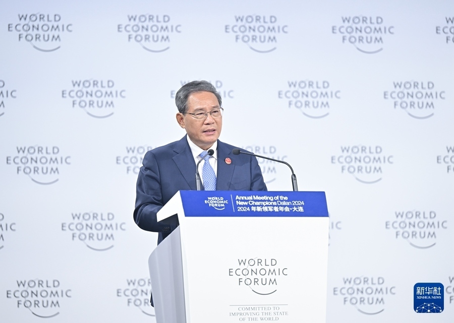 6月25日，國(guó)務(wù)院總理李強(qiáng)在大連出席2024年夏季達(dá)沃斯論壇開(kāi)幕式并致辭。新華社記者 李響 攝