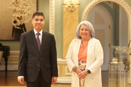 6月26日，中國駐加拿大大使王鏑向加拿大總督西蒙遞交國書。