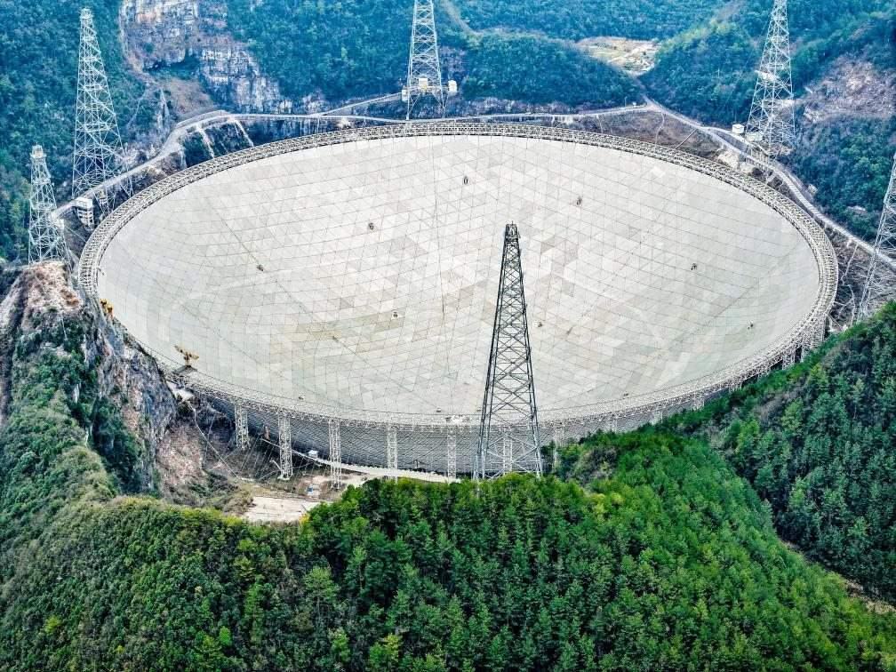 這是2024年2月26日拍攝的位于貴州的“中國天眼”（無人機全景圖片，維護保養(yǎng)期間拍攝）。新華社記者 歐東衢 攝