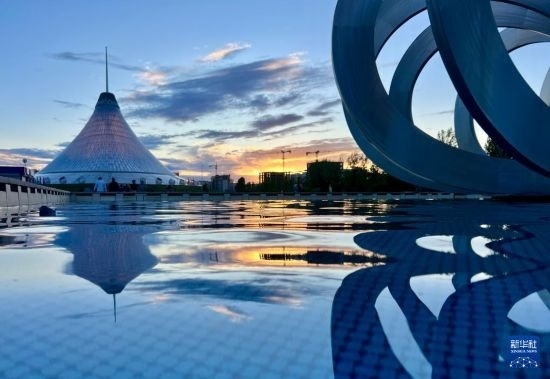 這是7月1日在哈薩克斯坦首都阿斯塔納拍攝的“可汗之帳”購物中心。新華社記者 岳月偉 攝