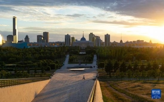 這是7月2日拍攝的哈薩克斯坦首都阿斯塔納的天際線。新華社記者 白雪騏 攝