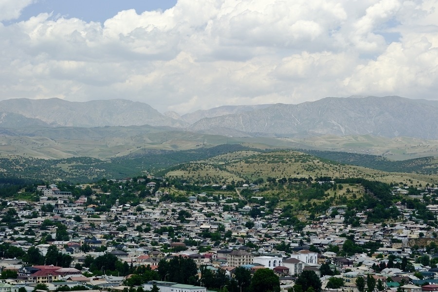 這是2024年6月13日拍攝的塔吉克斯坦首都杜尚別城市風光。新華社記者 鄭開君 攝