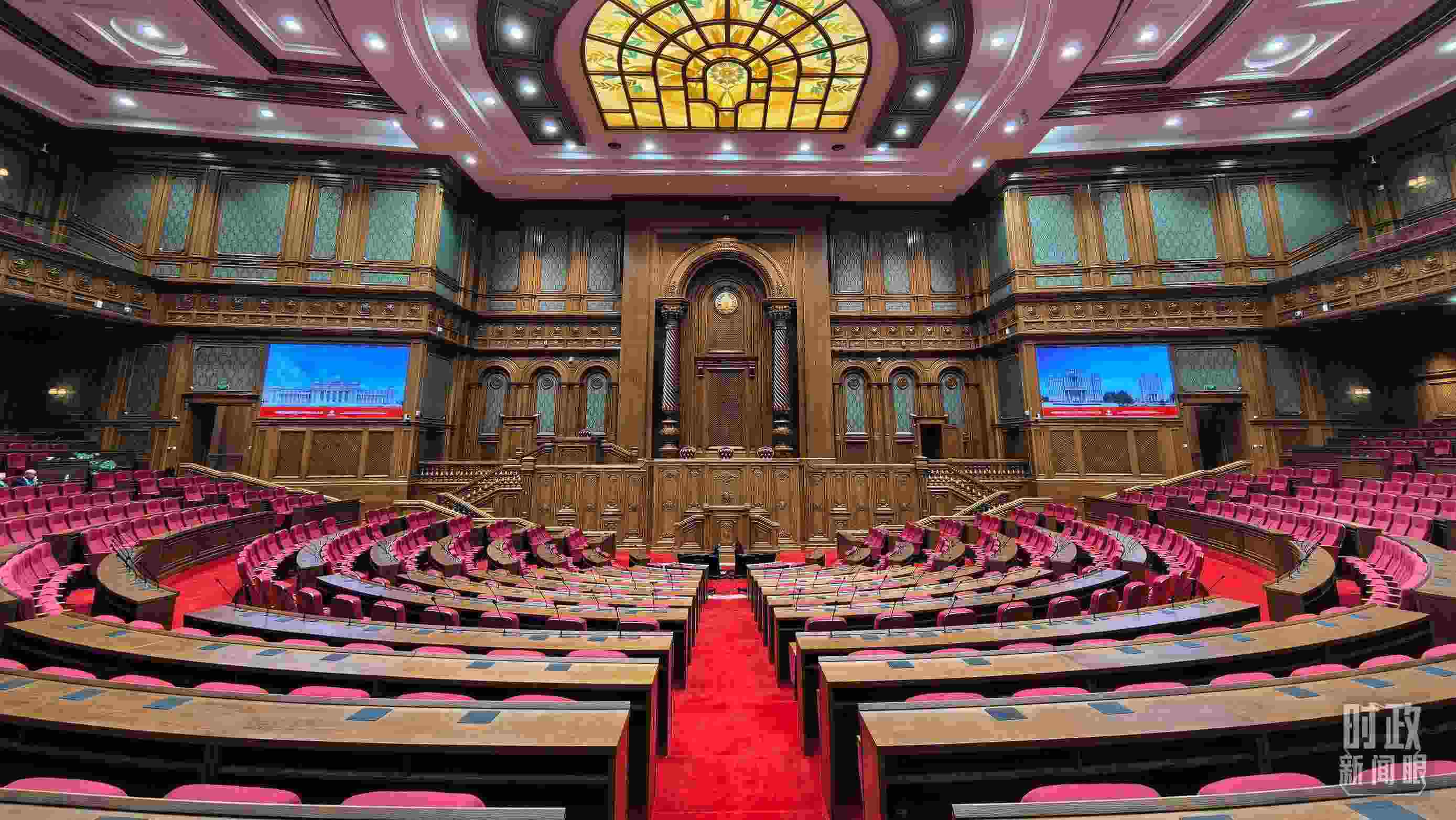 △中方援建塔議會大樓內(nèi)的聯(lián)席議會廳。（總臺央視記者陸泓宇拍攝）