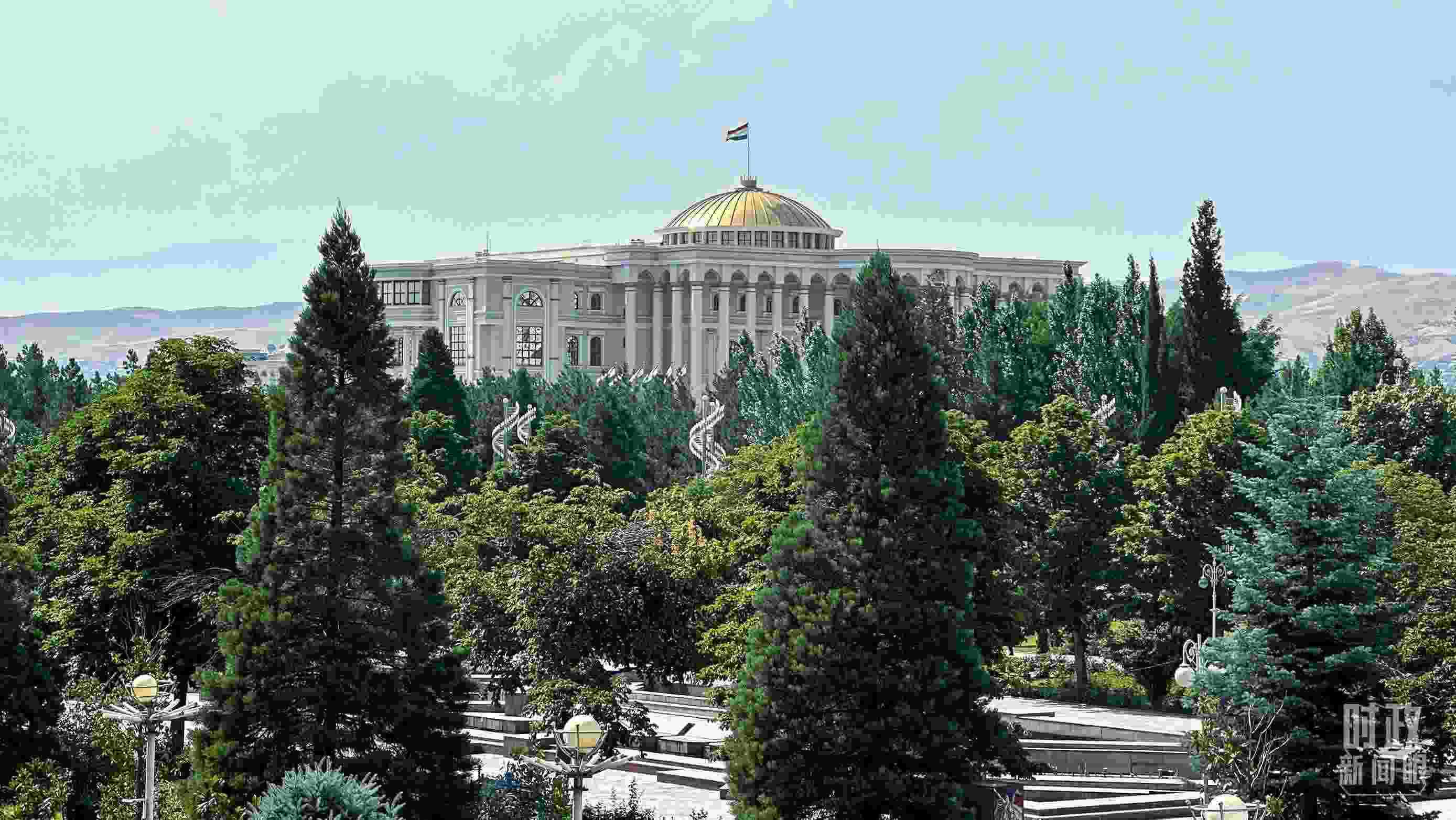 △塔吉克斯坦總統(tǒng)府。（總臺央視記者趙化拍攝）