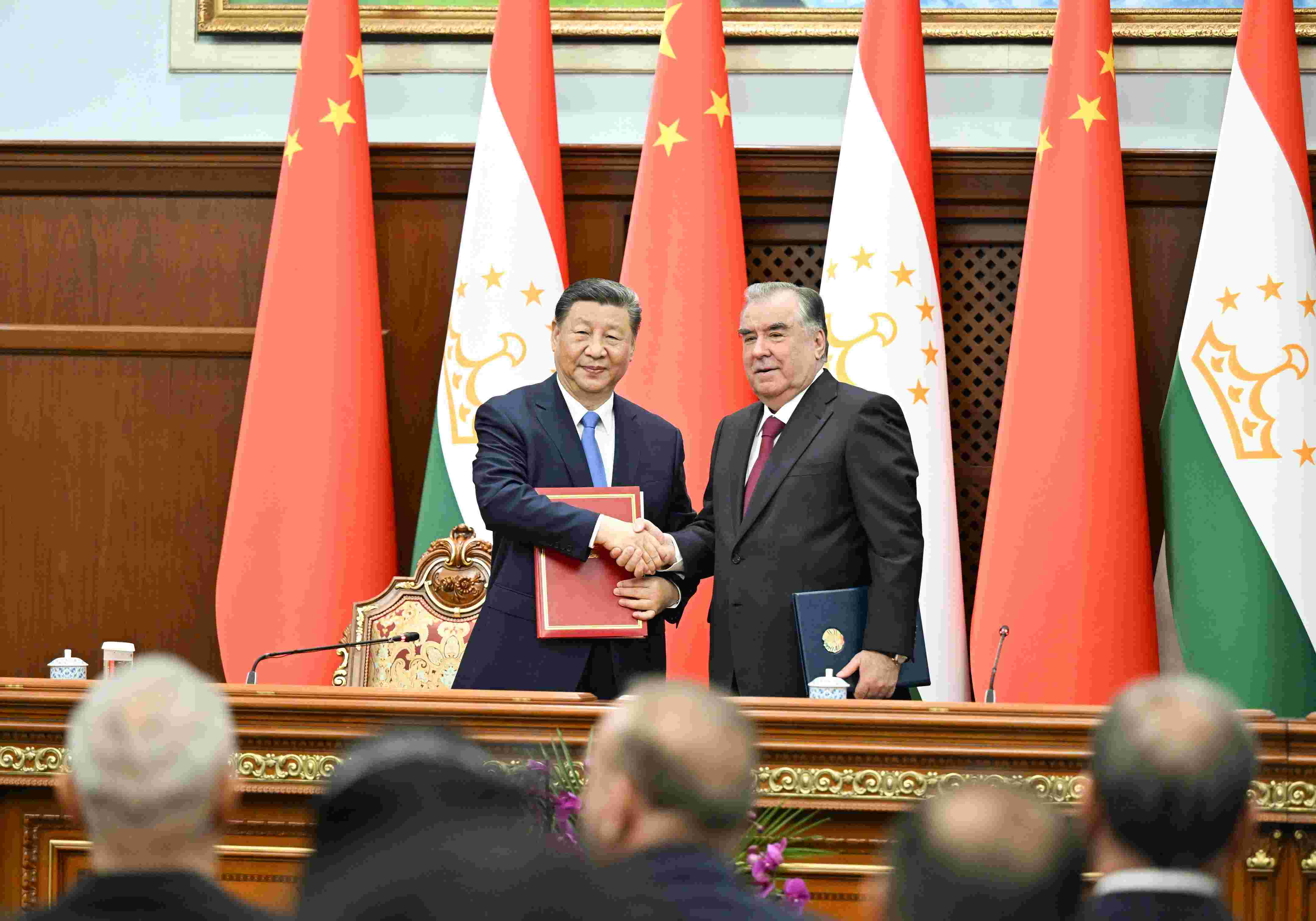 當(dāng)?shù)貢r間2024年7月5日下午，習(xí)近平主席同塔吉克斯坦總統(tǒng)拉赫蒙在杜尚別總統(tǒng)府舉行會談。會談后，兩國元首共同簽署《中華人民共和國和塔吉克斯坦共和國關(guān)于發(fā)展新時代全面戰(zhàn)略合作伙伴關(guān)系的聯(lián)合聲明》。