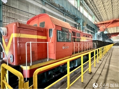 運(yùn)輸通鋼產(chǎn)品的火車。人民網(wǎng) 謝瑩攝