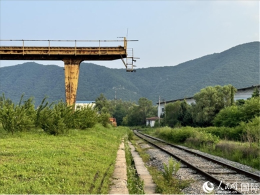 通鋼產(chǎn)品通過鐵路運(yùn)輸出場(chǎng)。人民網(wǎng) 謝瑩攝