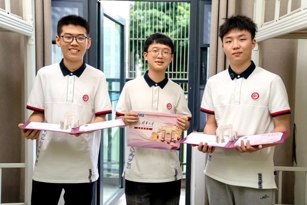 王子源（左）、母翰堯（中）、郭洋君（右）。清華大學(xué)供圖